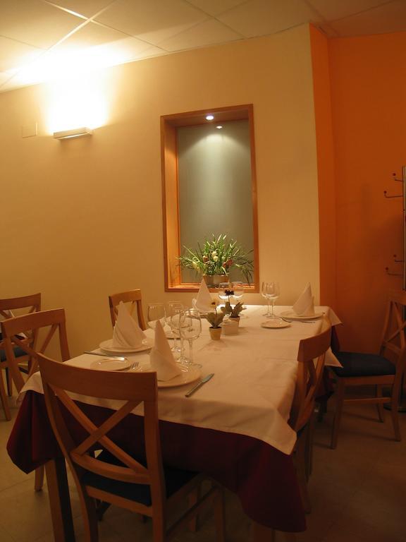 Hostal Ciudad De Caparra Carcaboso Exterior photo