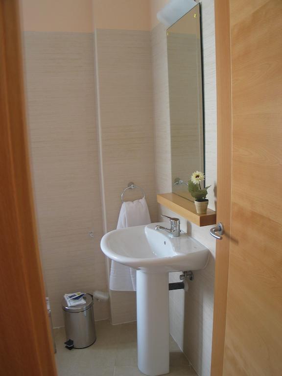 Hostal Ciudad De Caparra Carcaboso Room photo