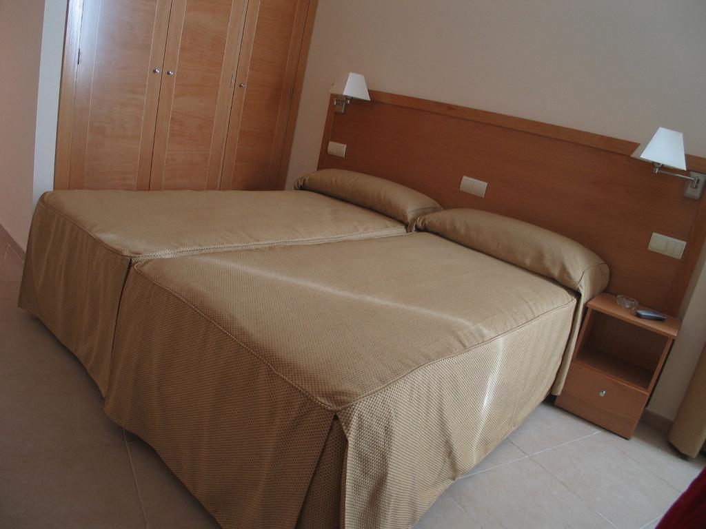 Hostal Ciudad De Caparra Carcaboso Exterior photo