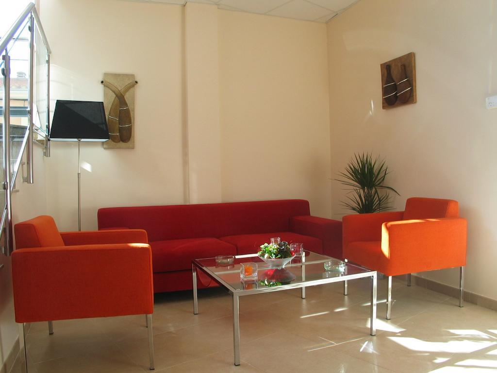 Hostal Ciudad De Caparra Carcaboso Exterior photo